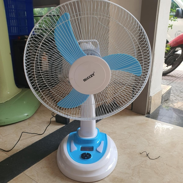 Quạt tích điện Mickey 857